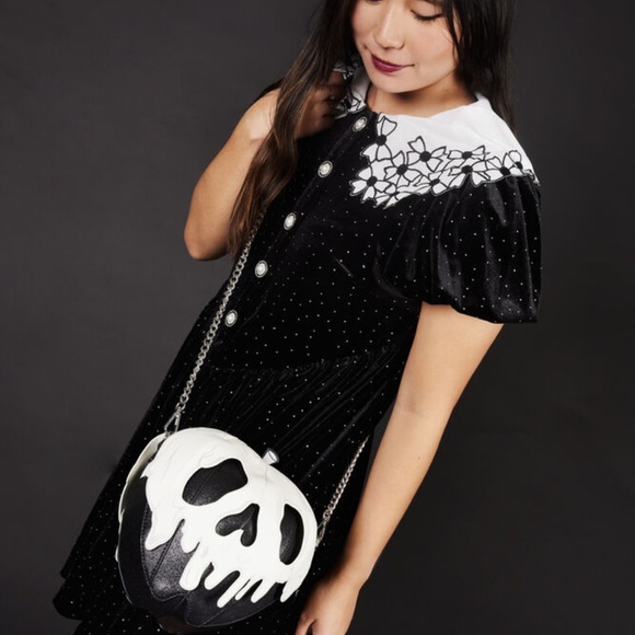 New Stitch Shoppe Disney Evil Queen Poison Apple Glow in the Dark Crossbody Bag - Picture 3 of 12